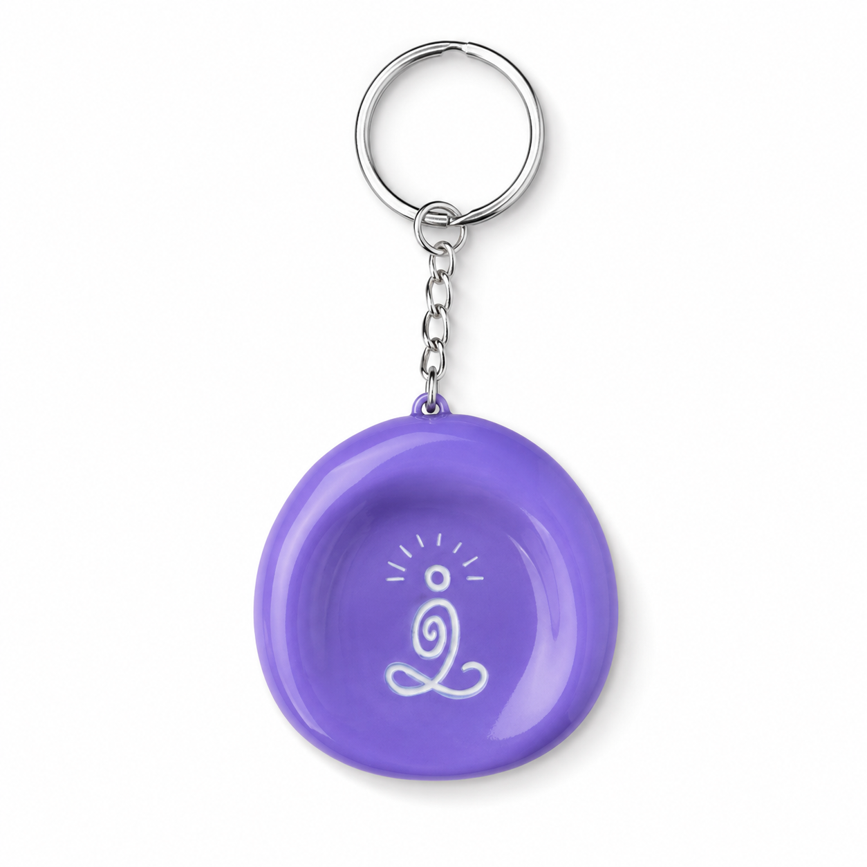 Chaveiro artesanal redondo na cor roxa, com acabamento brilhante, símbolo branco em espiral na parte frontal e corrente metálica prateada com argola para prender as chaves.